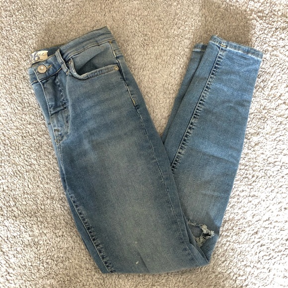 FREE PEOPLE DISTRESSED JEANS SIZE 26 - Picture 1 of 7